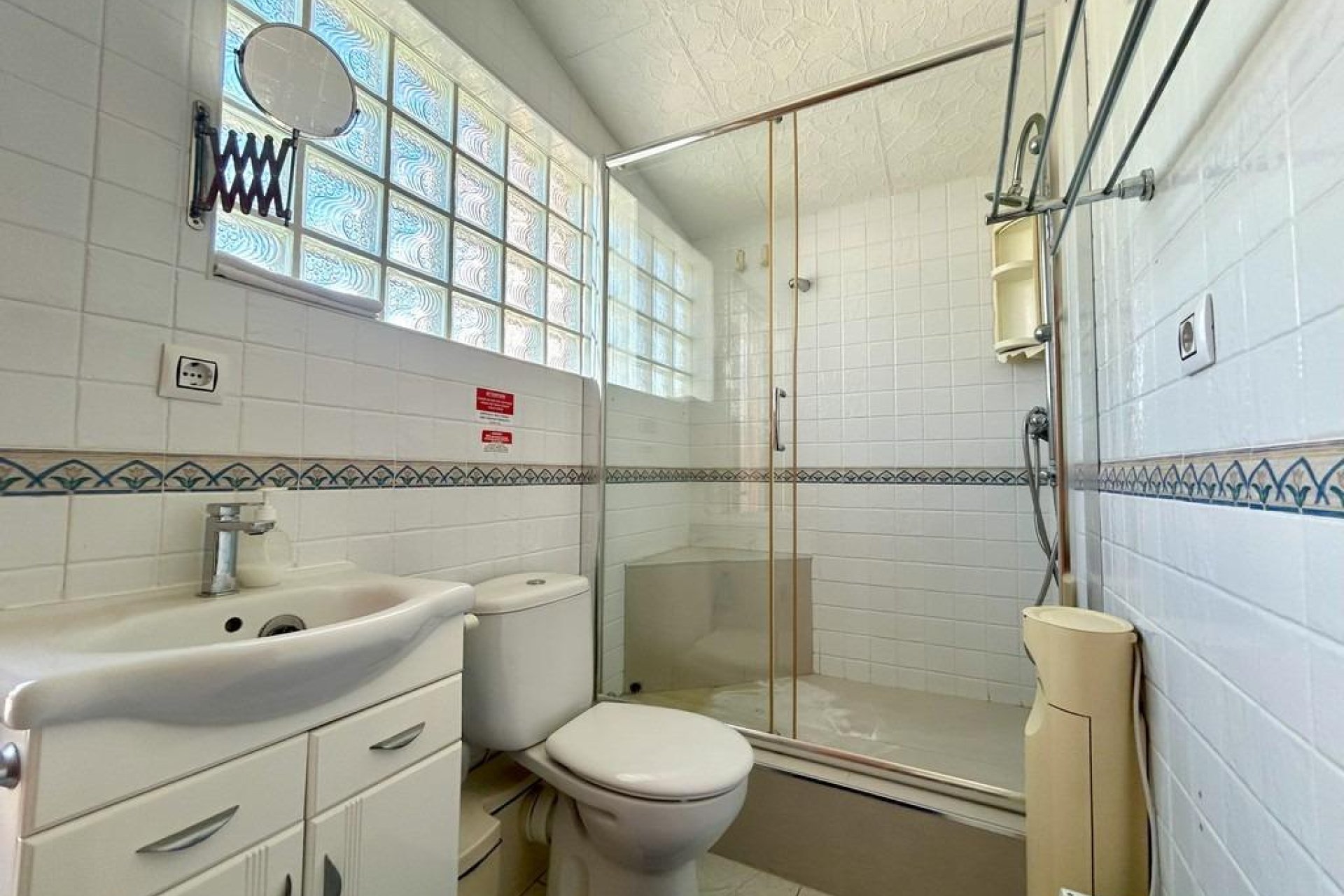 Resale - Villa -
Orihuela Costa - Aguamarina