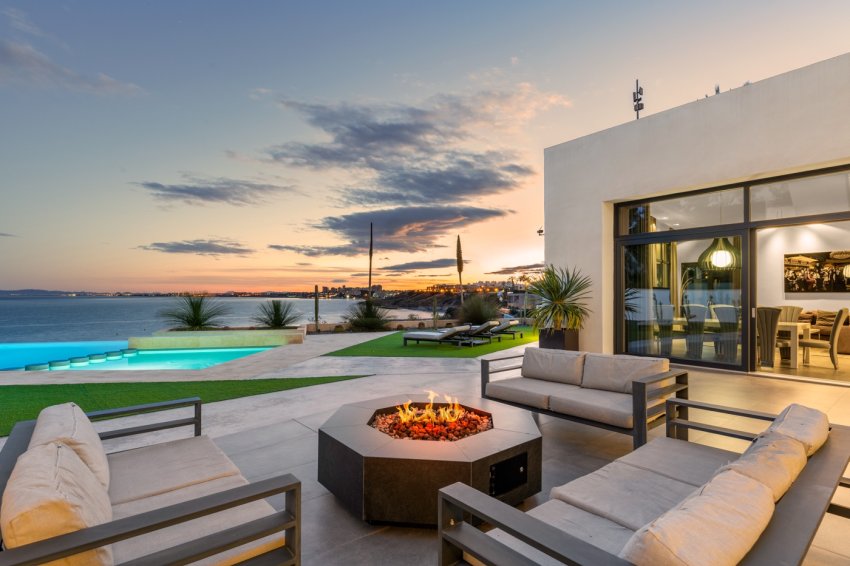 Resale - Villa -
Orihuela Costa - Cabo Roig