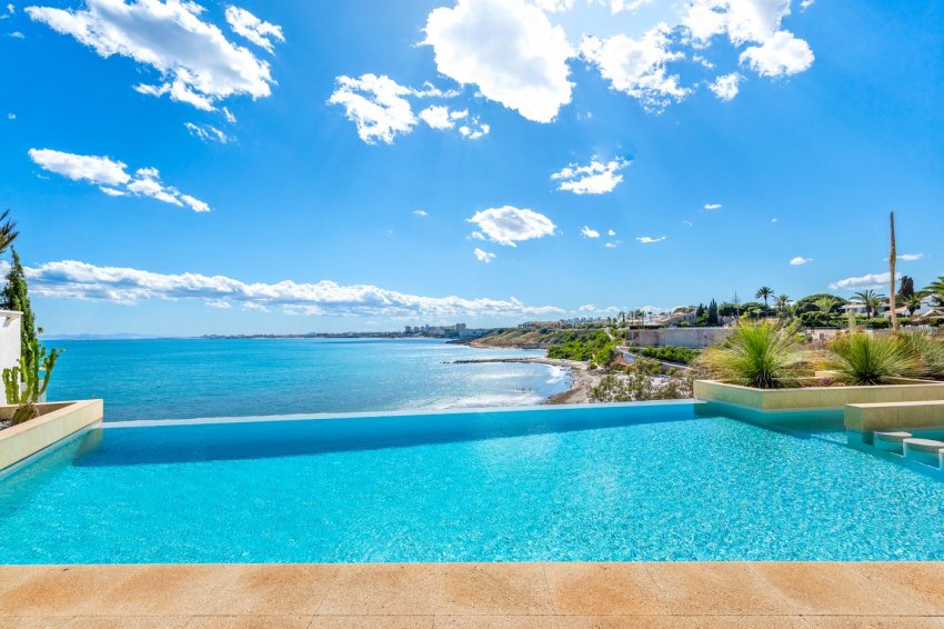 Resale - Villa -
Orihuela Costa - Cabo Roig