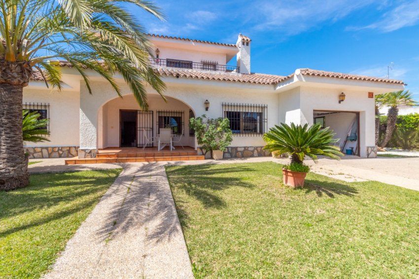 Resale - Villa -
Orihuela Costa - Cabo Roig