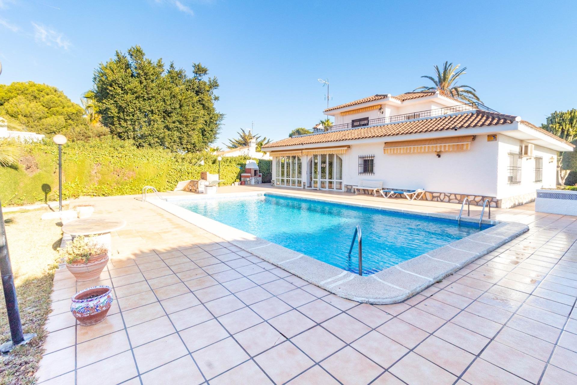 Resale - Villa -
Orihuela Costa - Cabo Roig