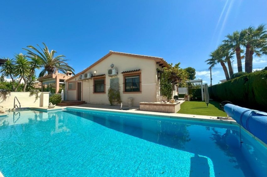 Resale - Villa -
Orihuela Costa - Cabo Roig