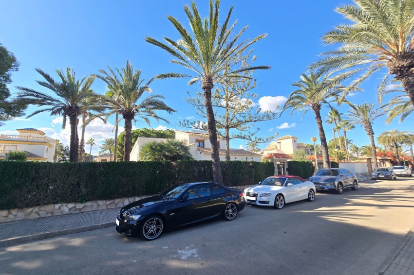 Resale - Villa * -
Orihuela Costa * - Cabo Roig *