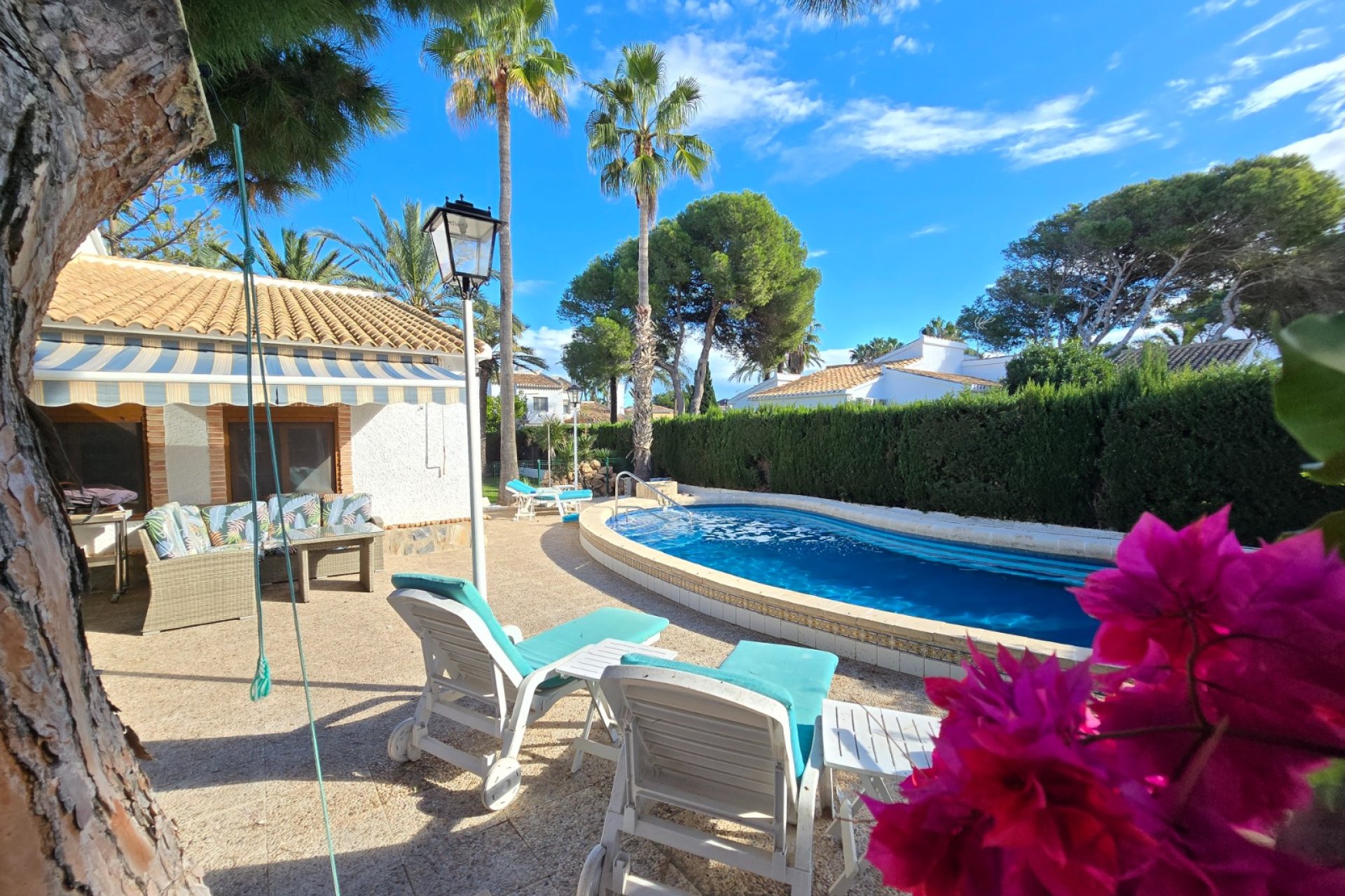 Resale - Villa * -
Orihuela Costa * - Cabo Roig *