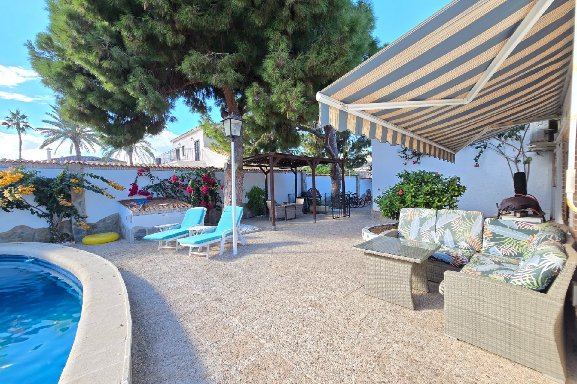 Resale - Villa * -
Orihuela Costa * - Cabo Roig *