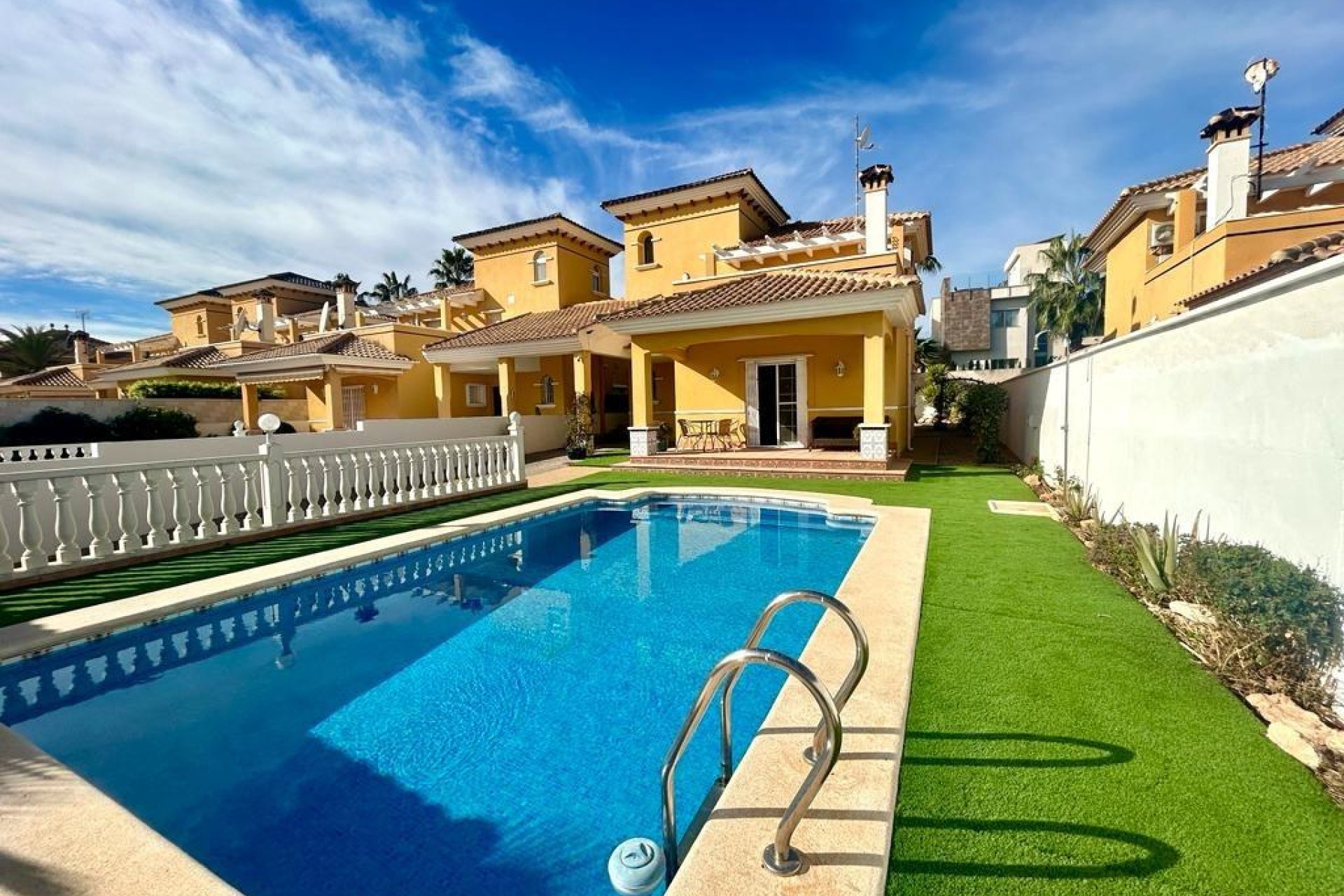 Resale - Villa -
Orihuela Costa - Cabo Roig