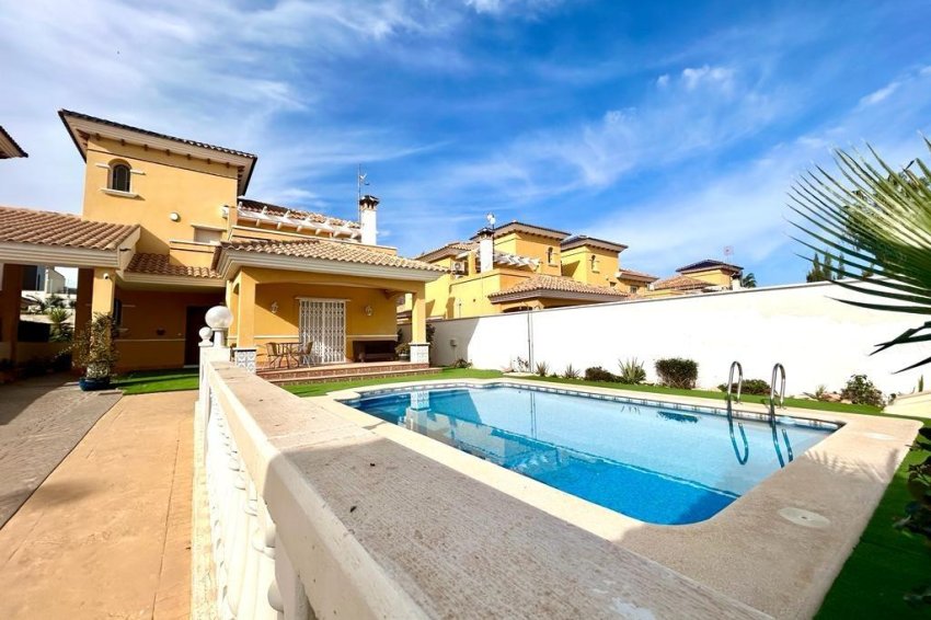 Resale - Villa -
Orihuela Costa - Cabo Roig