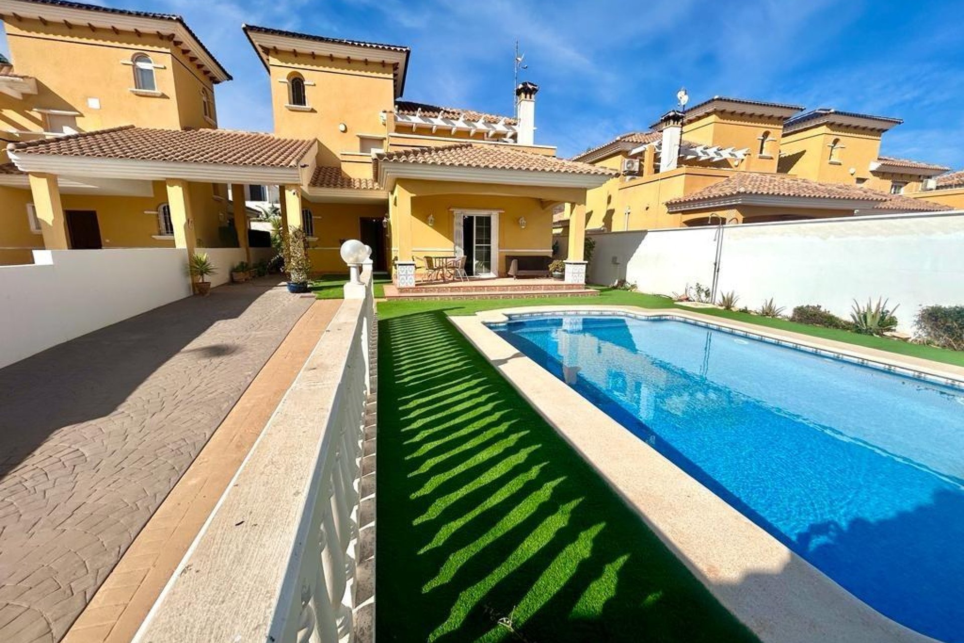 Resale - Villa -
Orihuela Costa - Cabo Roig