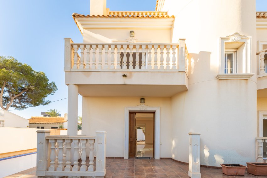 Resale - Villa -
Orihuela Costa - Cabo Roig