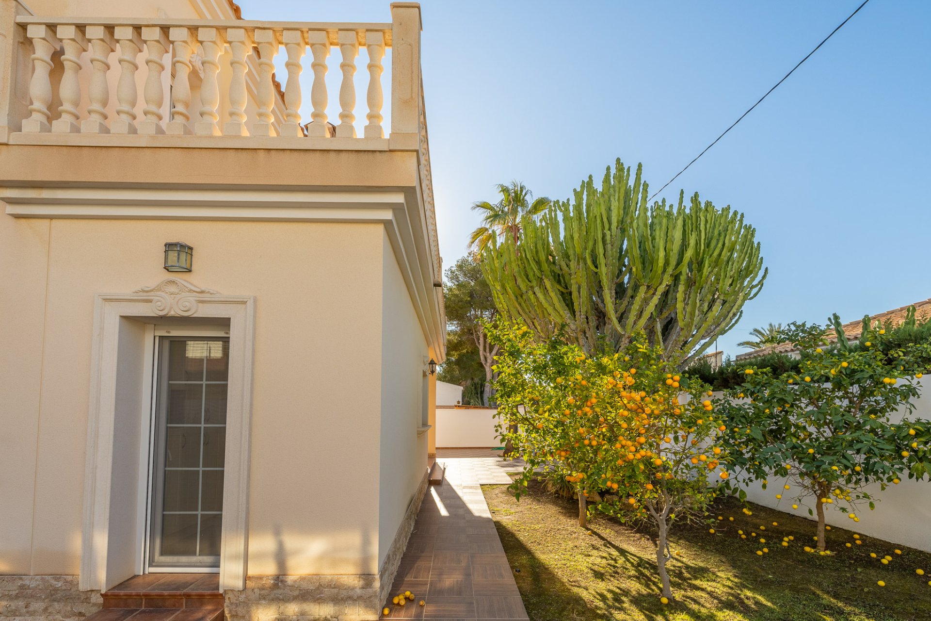 Resale - Villa -
Orihuela Costa - Cabo Roig