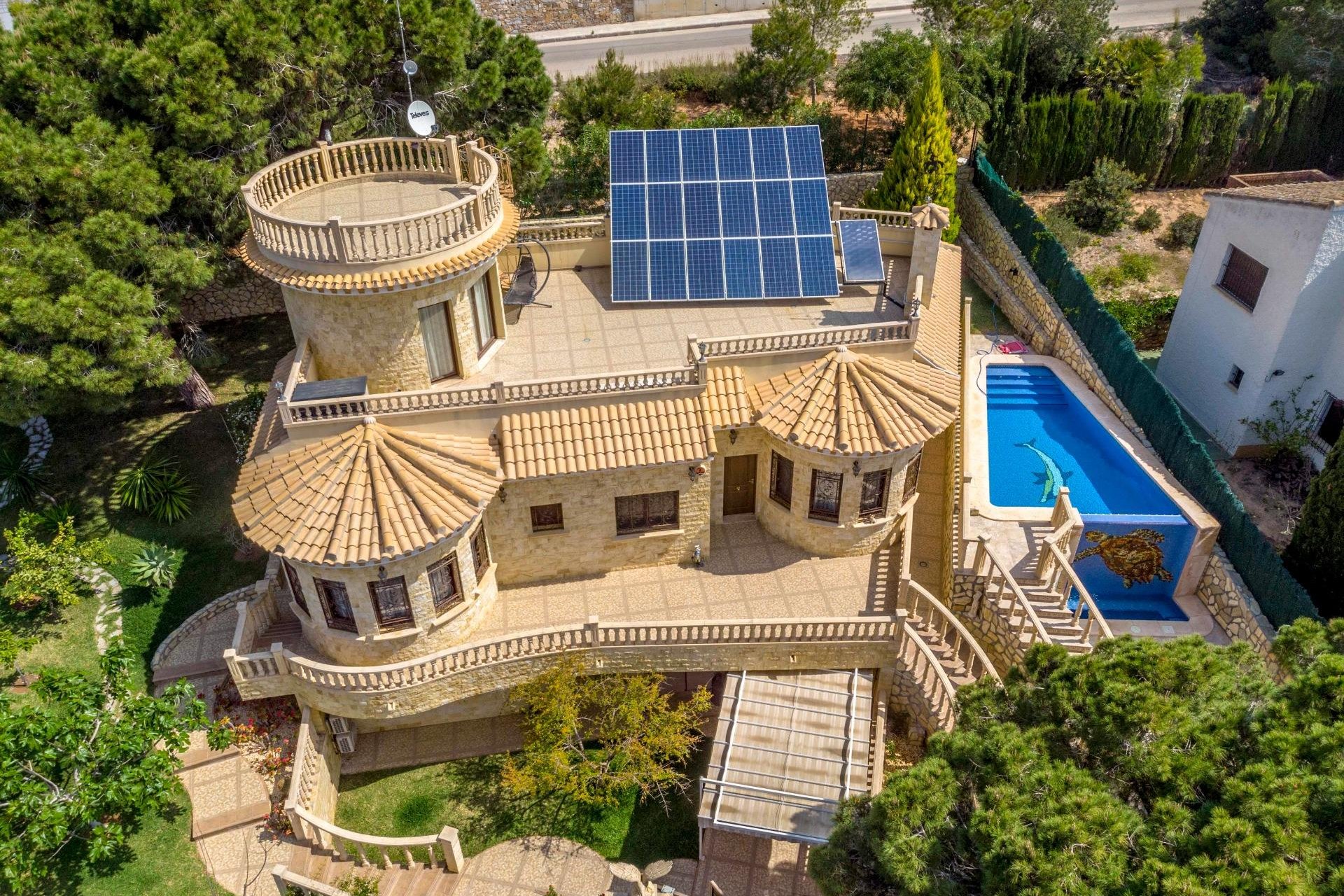 Resale - Villa -
Orihuela Costa - Campoamor