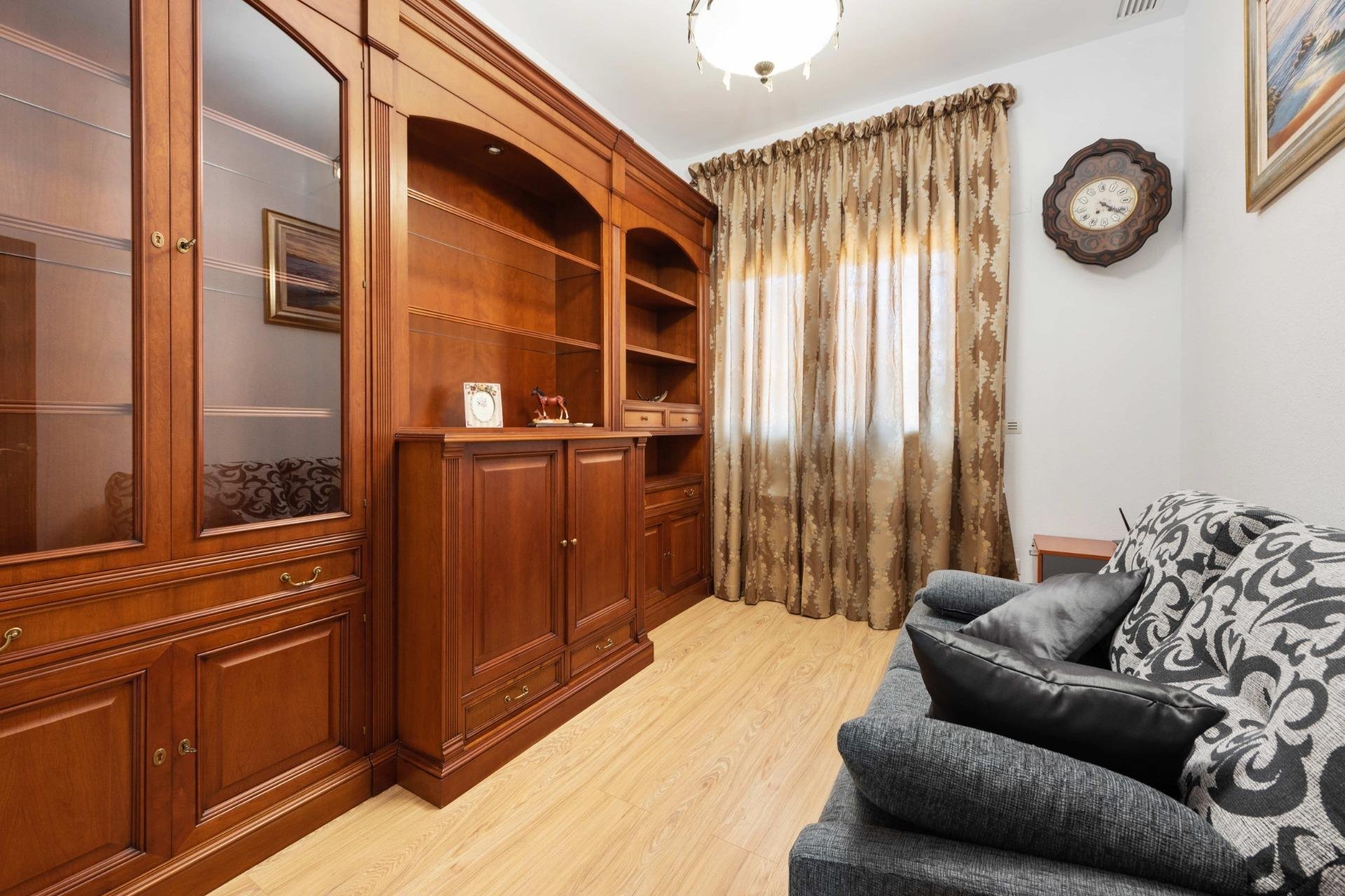 Resale - Villa -
Orihuela Costa - Campoamor