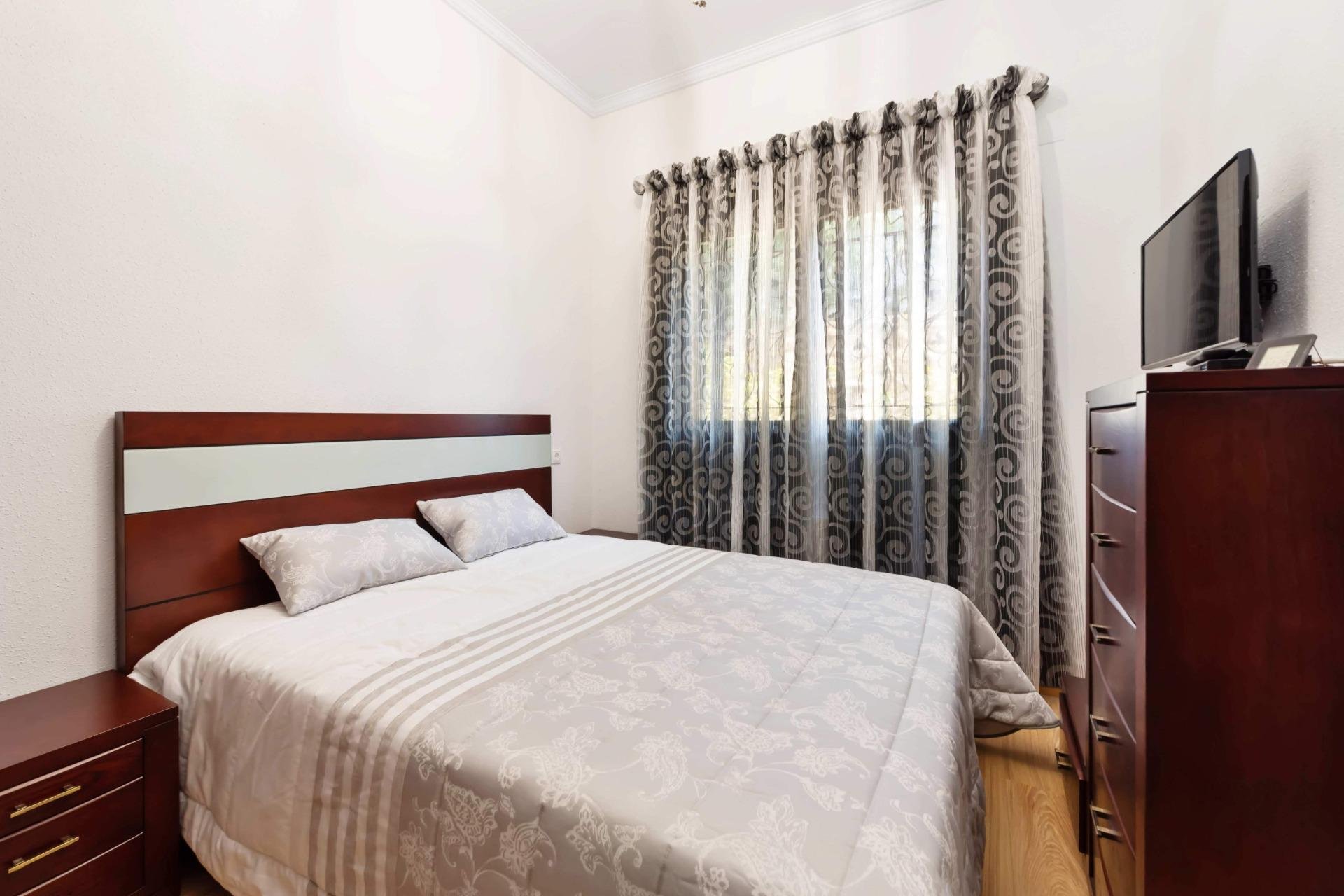 Resale - Villa -
Orihuela Costa - Campoamor