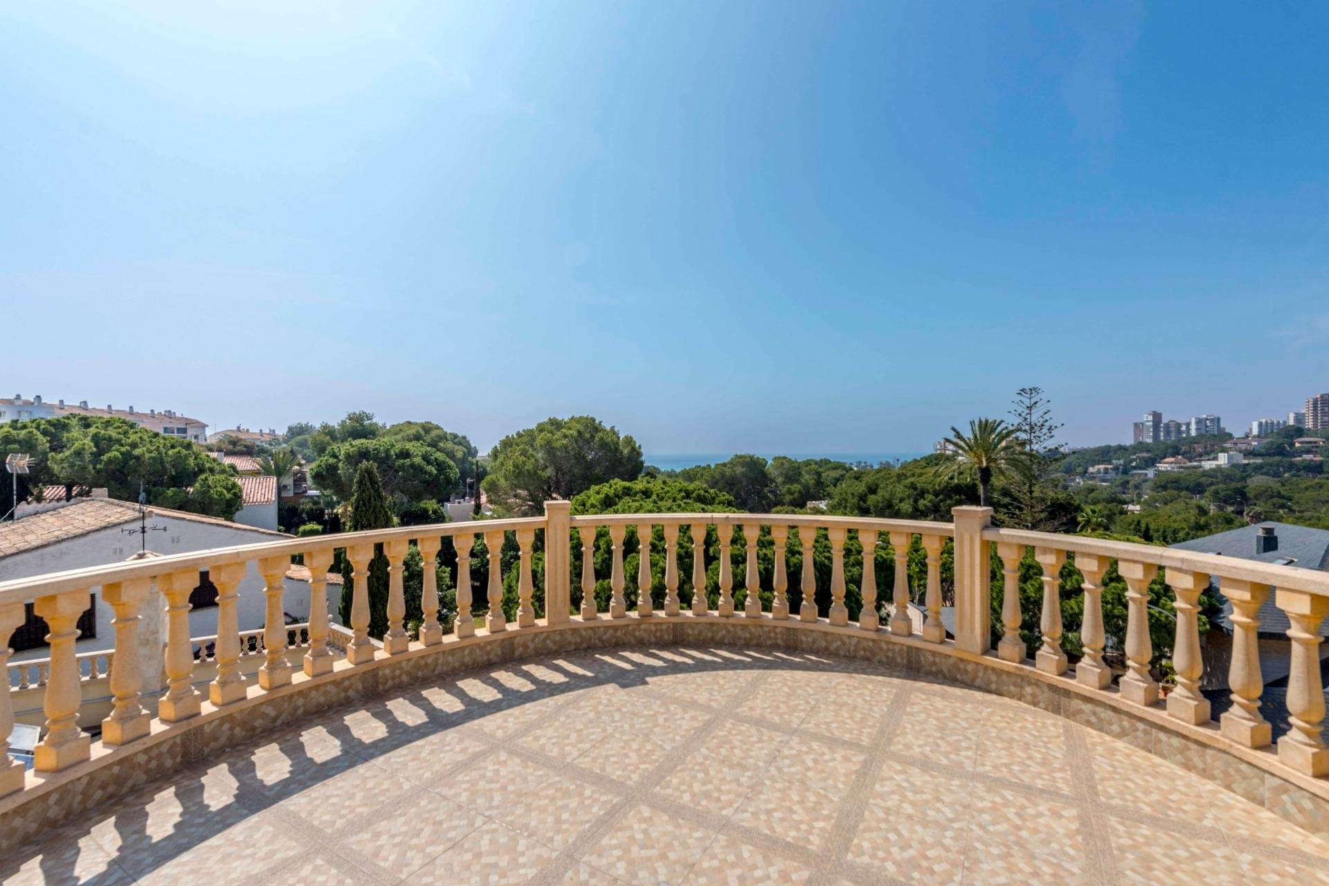 Resale - Villa -
Orihuela Costa - Campoamor