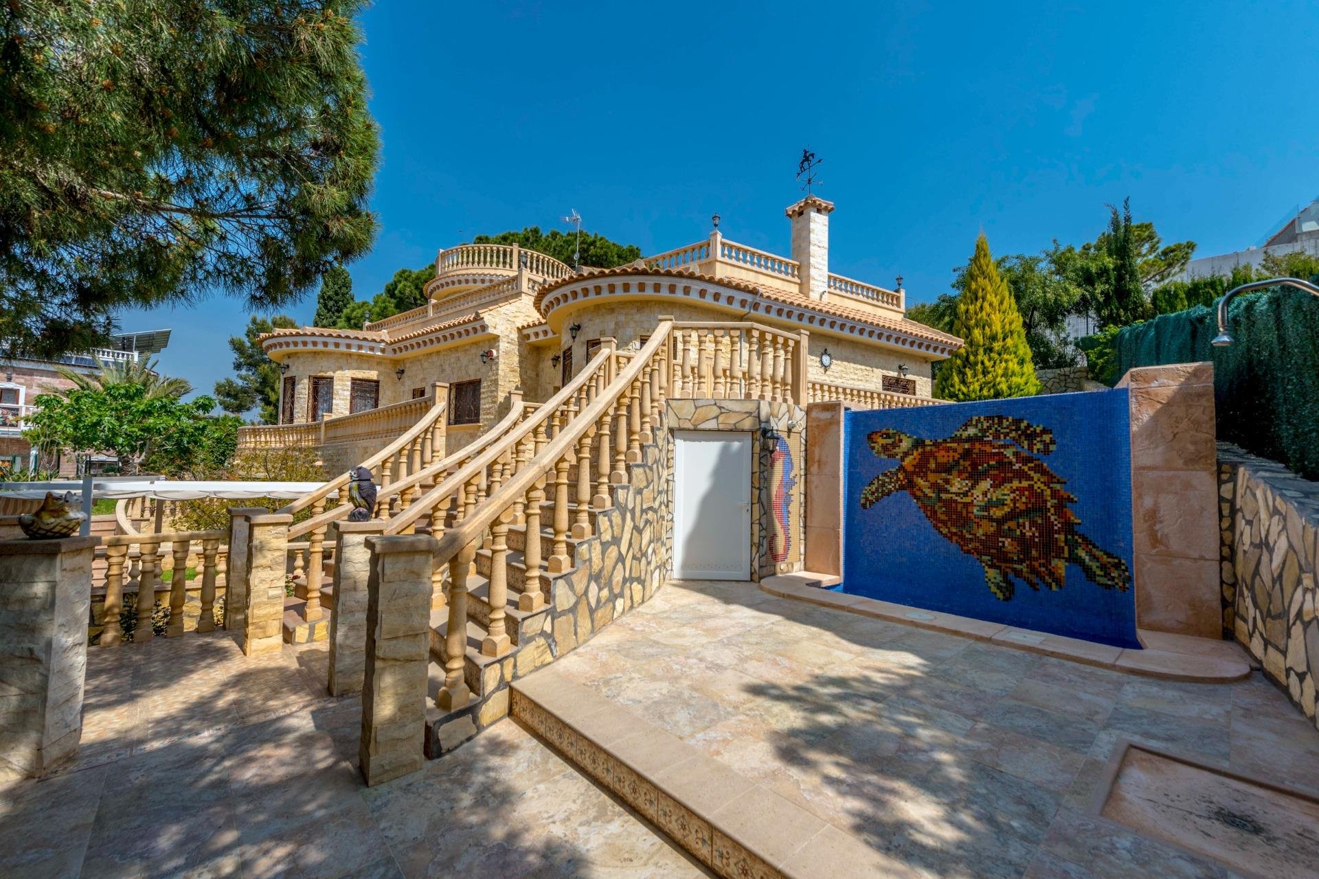 Resale - Villa -
Orihuela Costa - Campoamor
