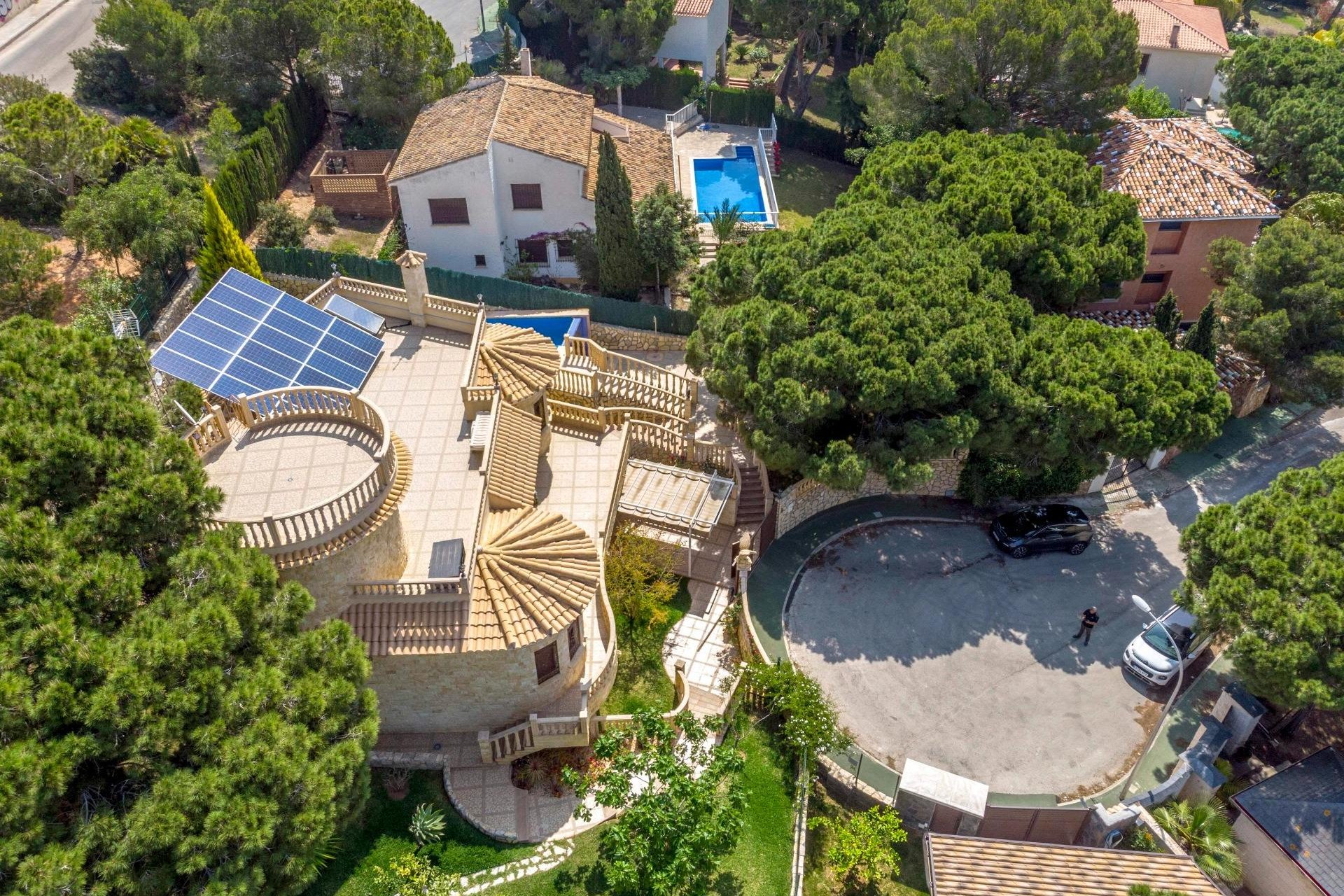 Resale - Villa -
Orihuela Costa - Campoamor