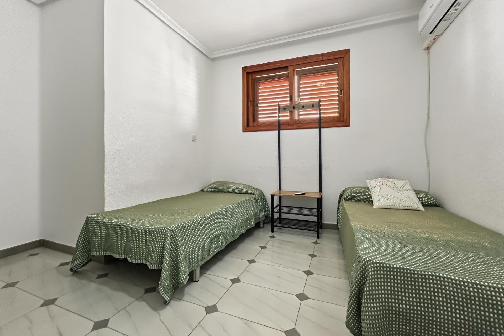 Resale - Villa -
Orihuela Costa - Campoamor