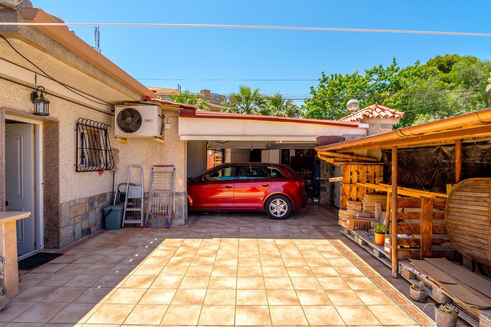 Resale - Villa -
Orihuela Costa - Campoamor