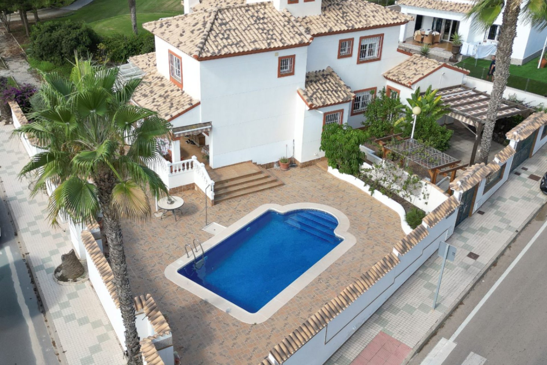 Resale - Villa -
Orihuela Costa - Club de golf y campo Las Colinas