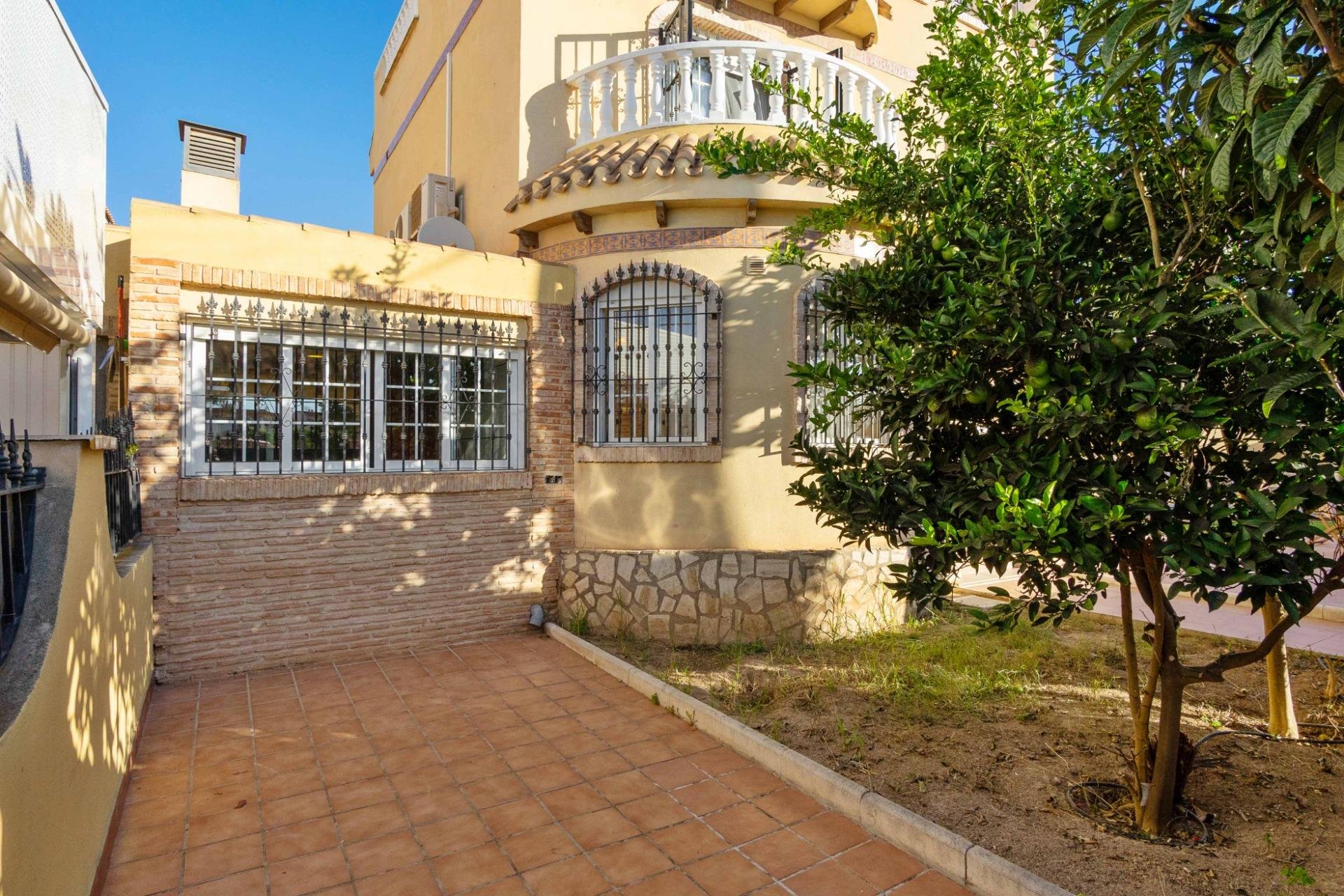 Resale - Villa -
Orihuela Costa - La Florida