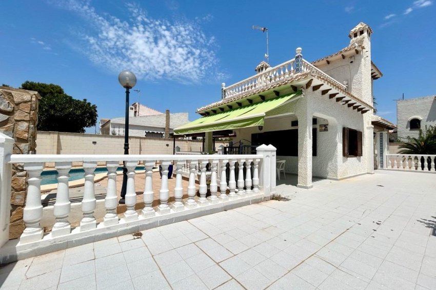 Resale - Villa -
Orihuela Costa - La Zenia