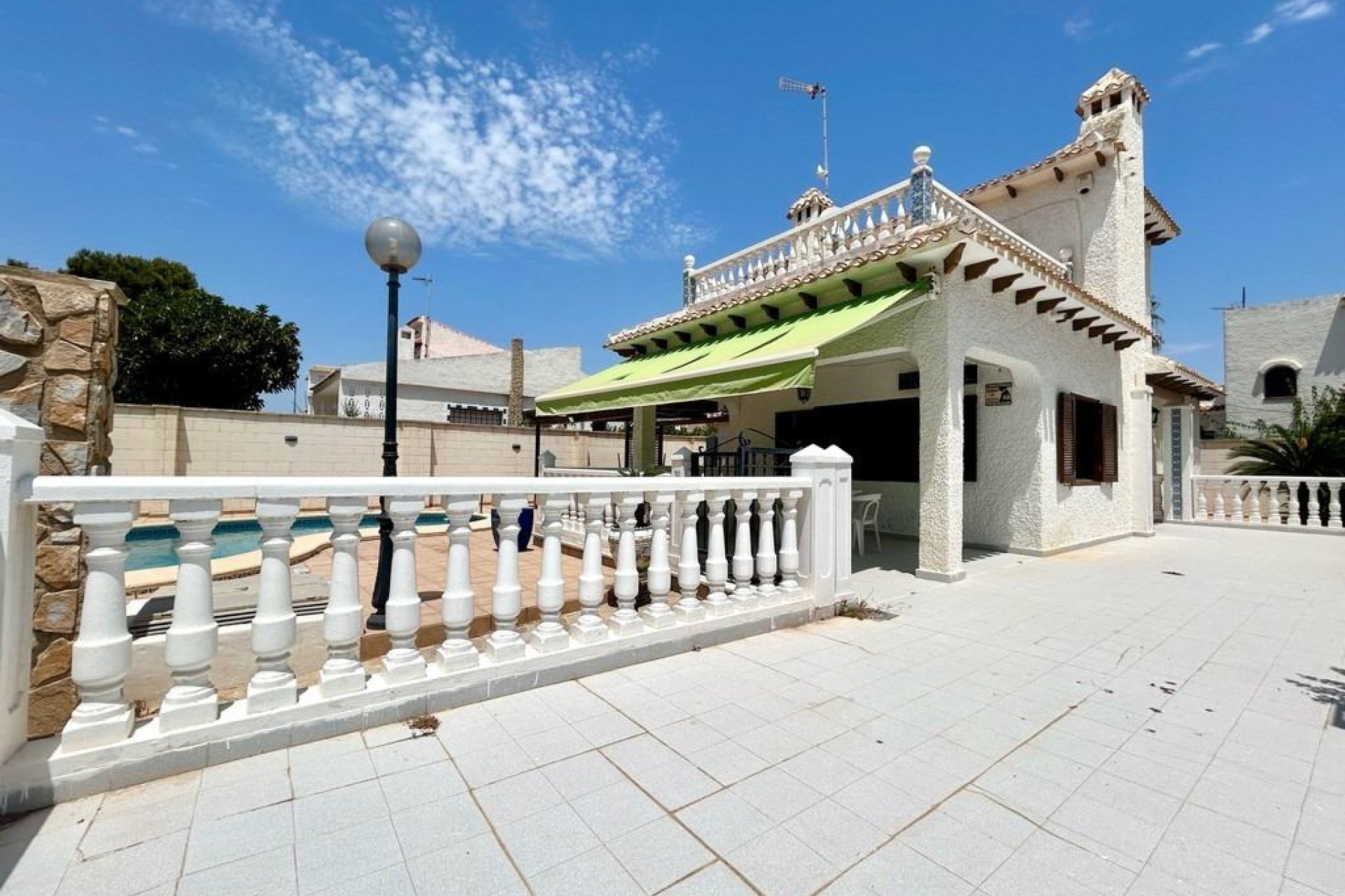 Resale - Villa -
Orihuela Costa - La Zenia