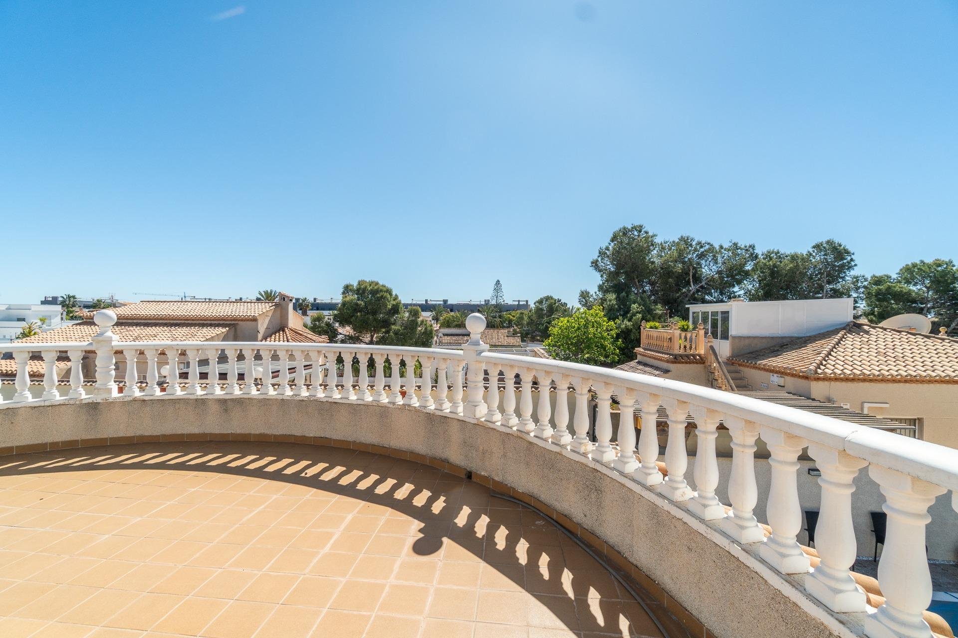 Resale - Villa -
Orihuela Costa - La Zenia