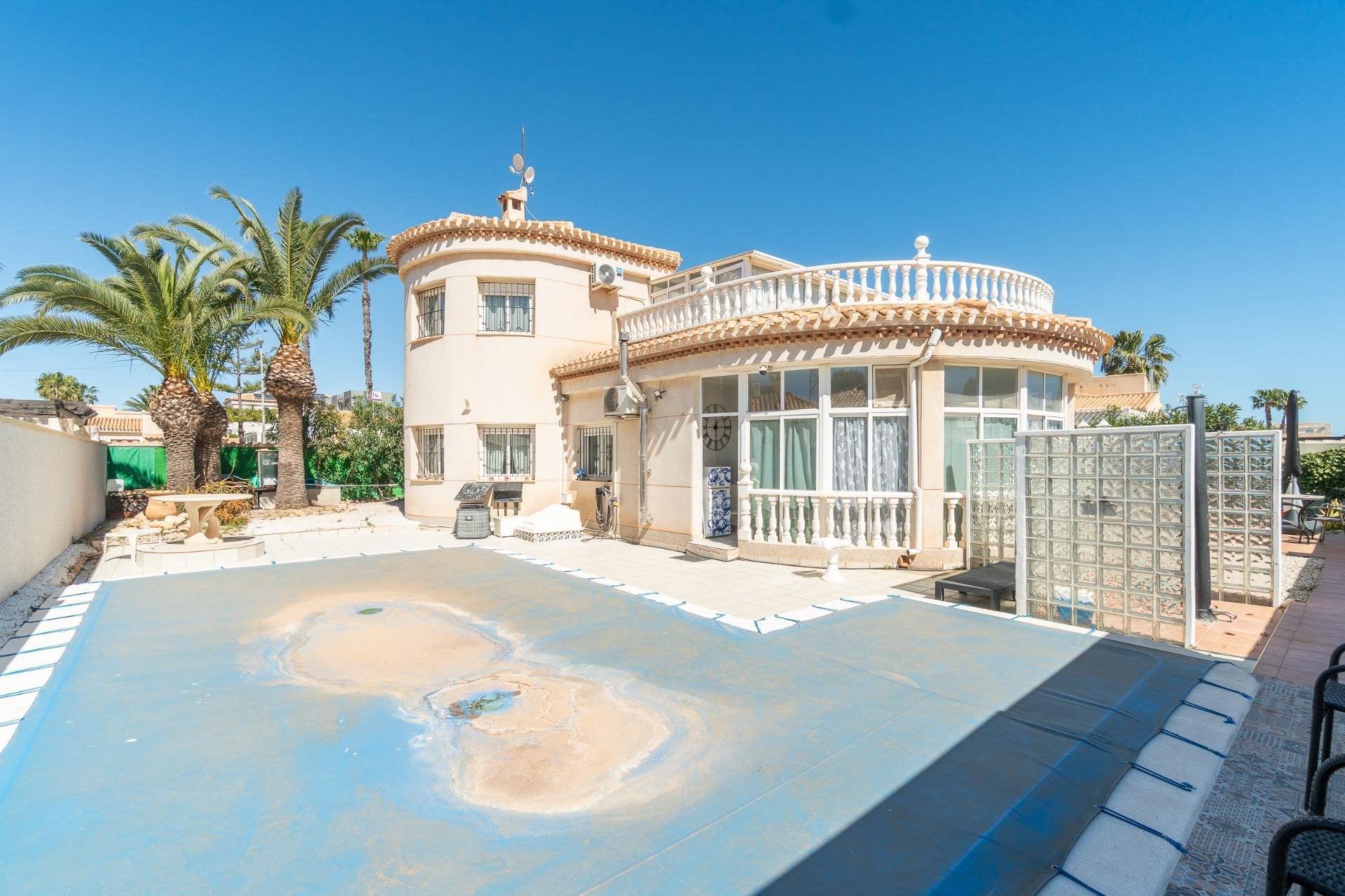 Resale - Villa -
Orihuela Costa - La Zenia