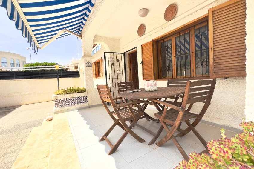 Resale - Villa -
Orihuela Costa - La Zenia