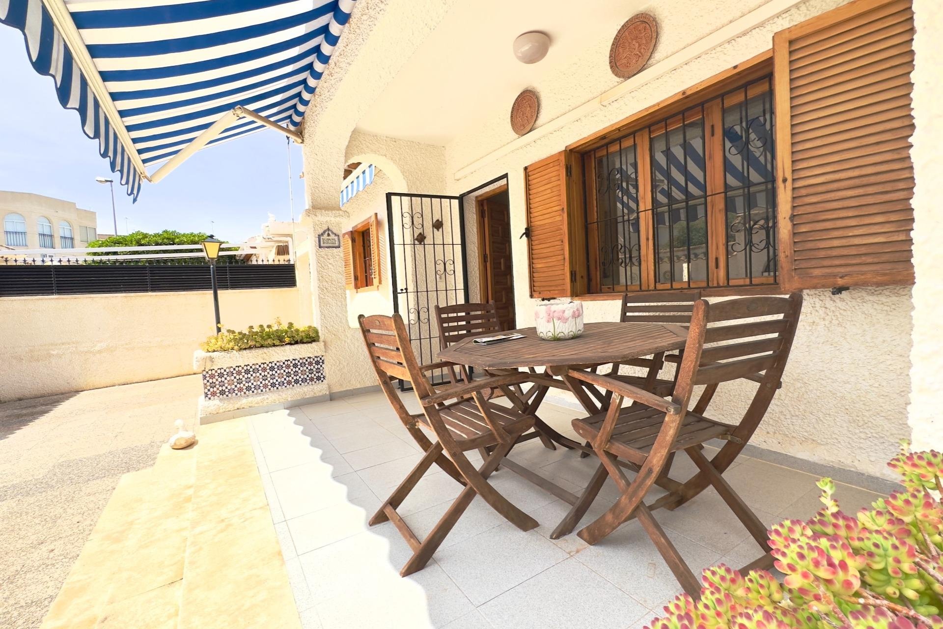 Resale - Villa -
Orihuela Costa - La Zenia