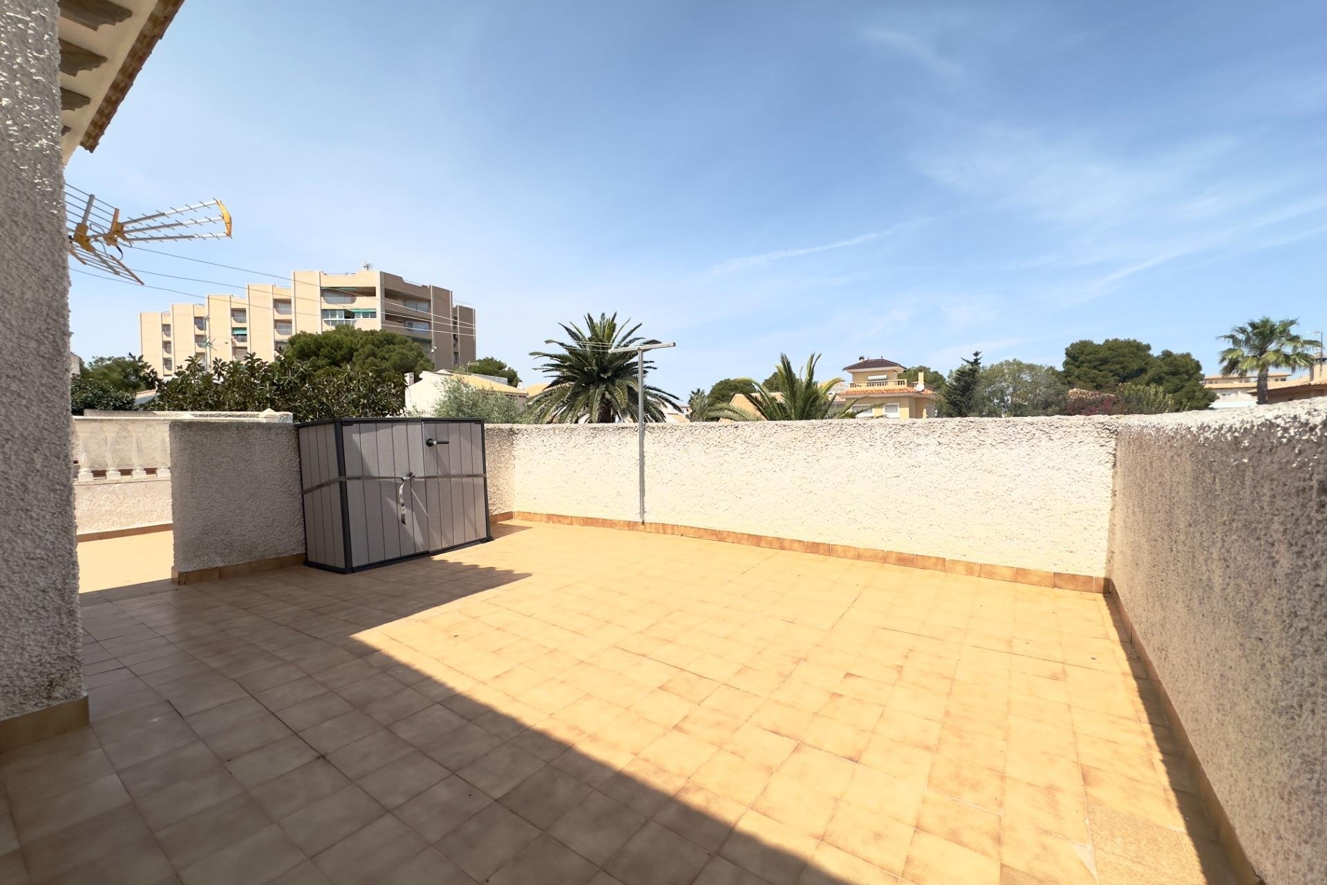 Resale - Villa -
Orihuela Costa - La Zenia