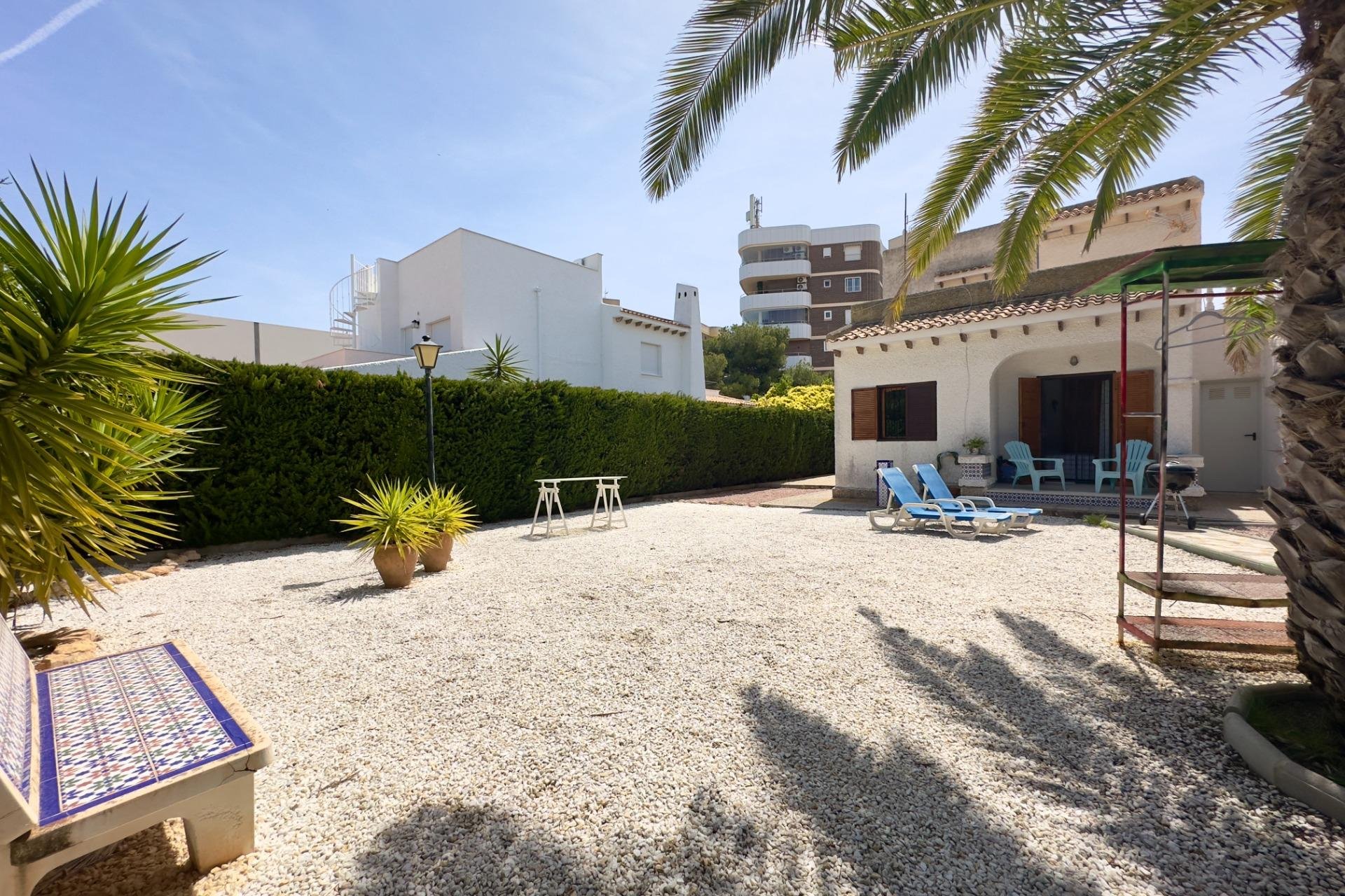 Resale - Villa -
Orihuela Costa - La Zenia
