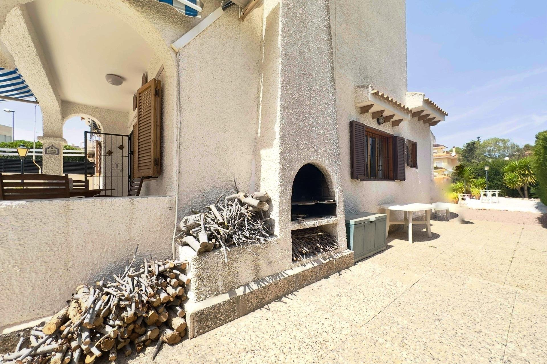 Resale - Villa -
Orihuela Costa - La Zenia