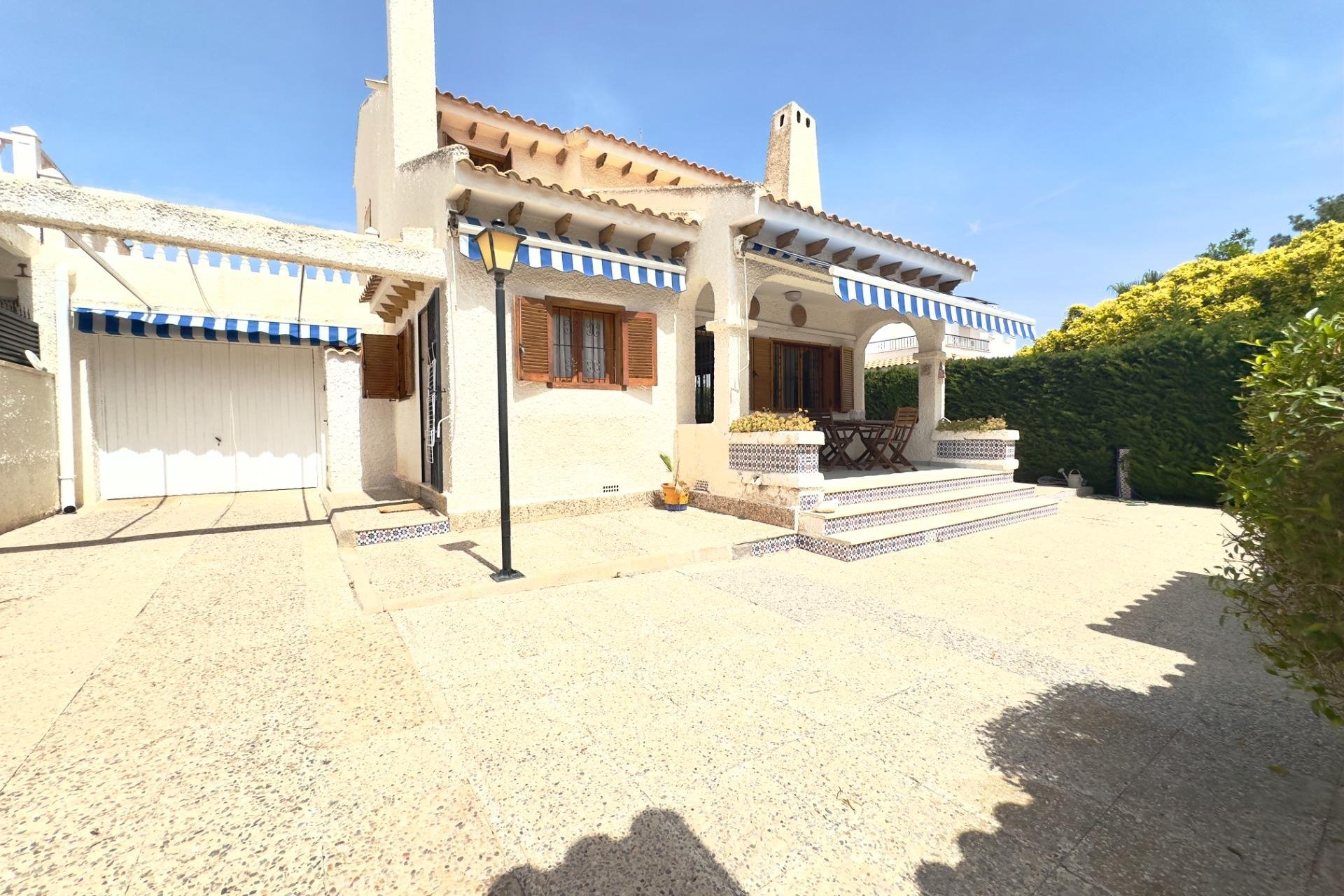 Resale - Villa -
Orihuela Costa - La Zenia