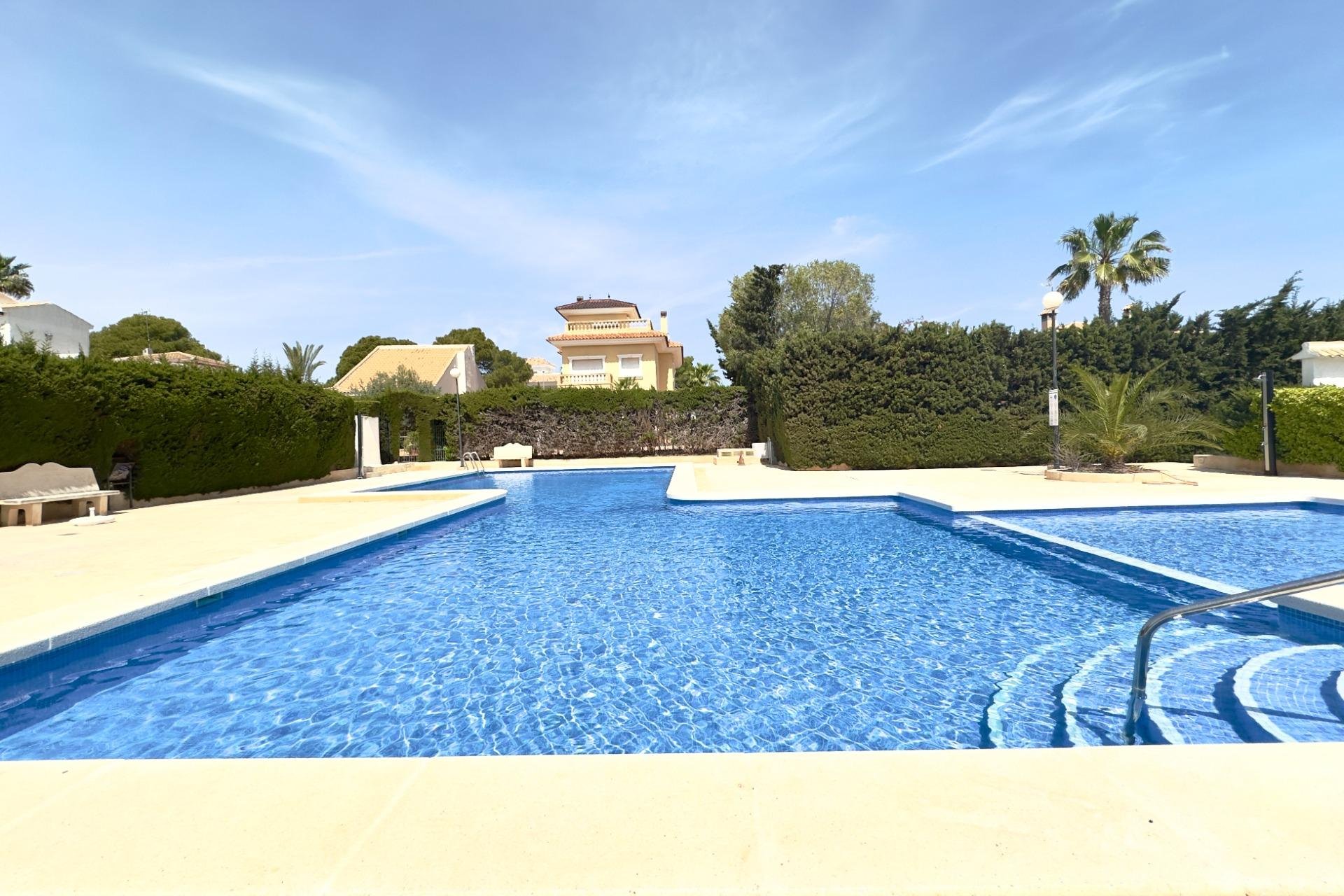 Resale - Villa -
Orihuela Costa - La Zenia