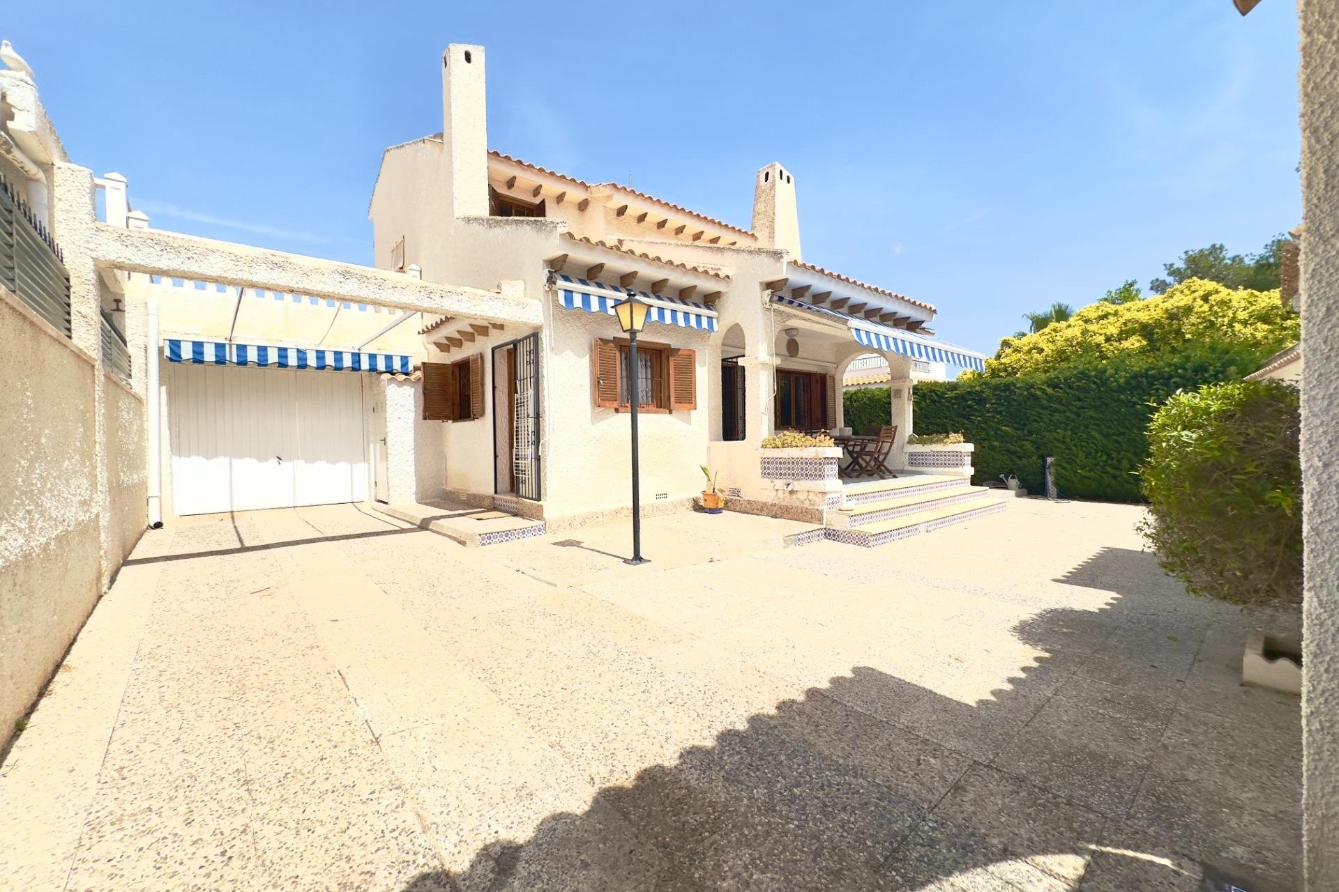 Resale - Villa -
Orihuela Costa - La Zenia