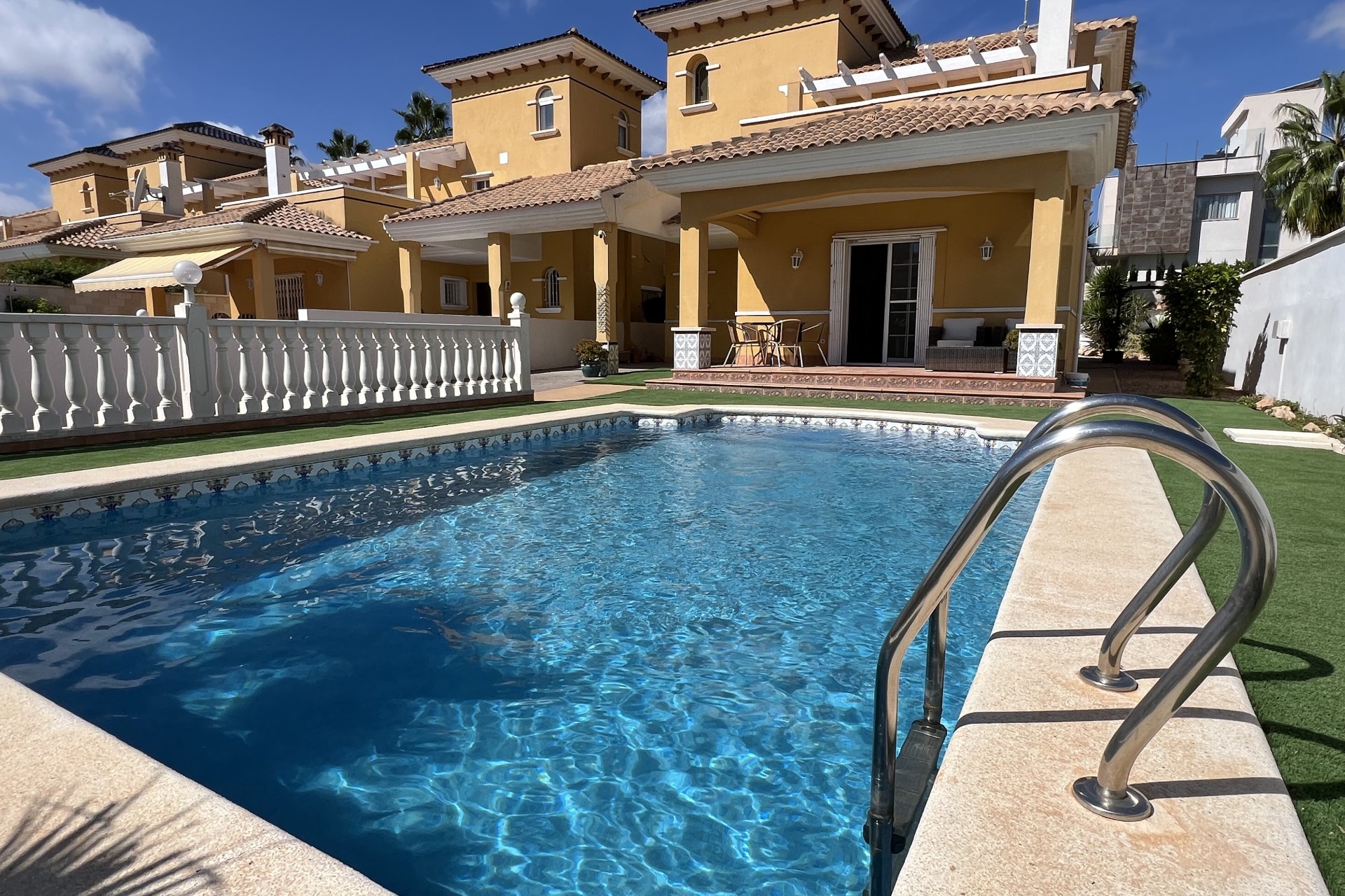 Resale - Villa -
Orihuela Costa - La Zenia