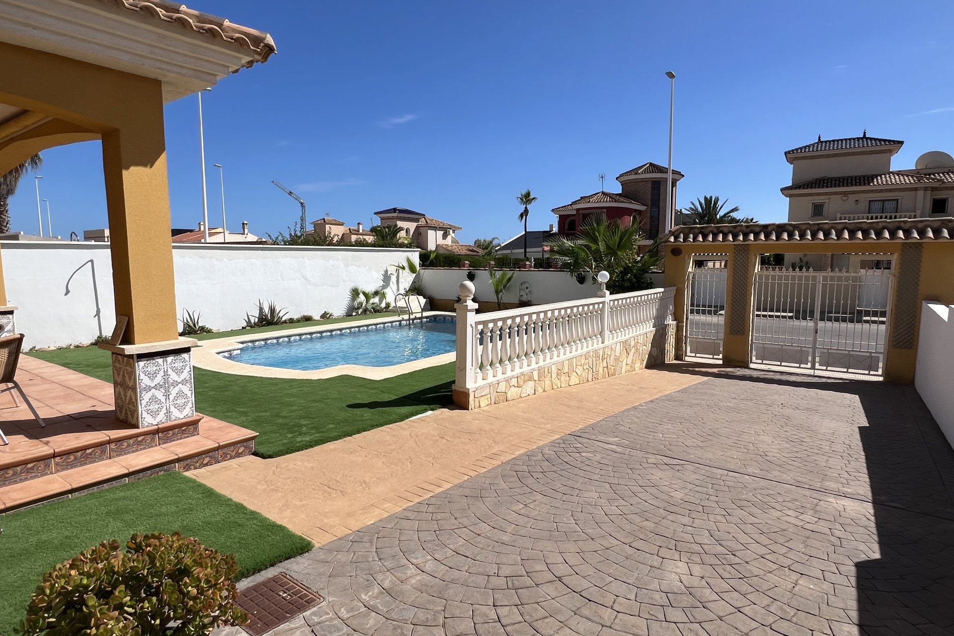 Resale - Villa -
Orihuela Costa - La Zenia