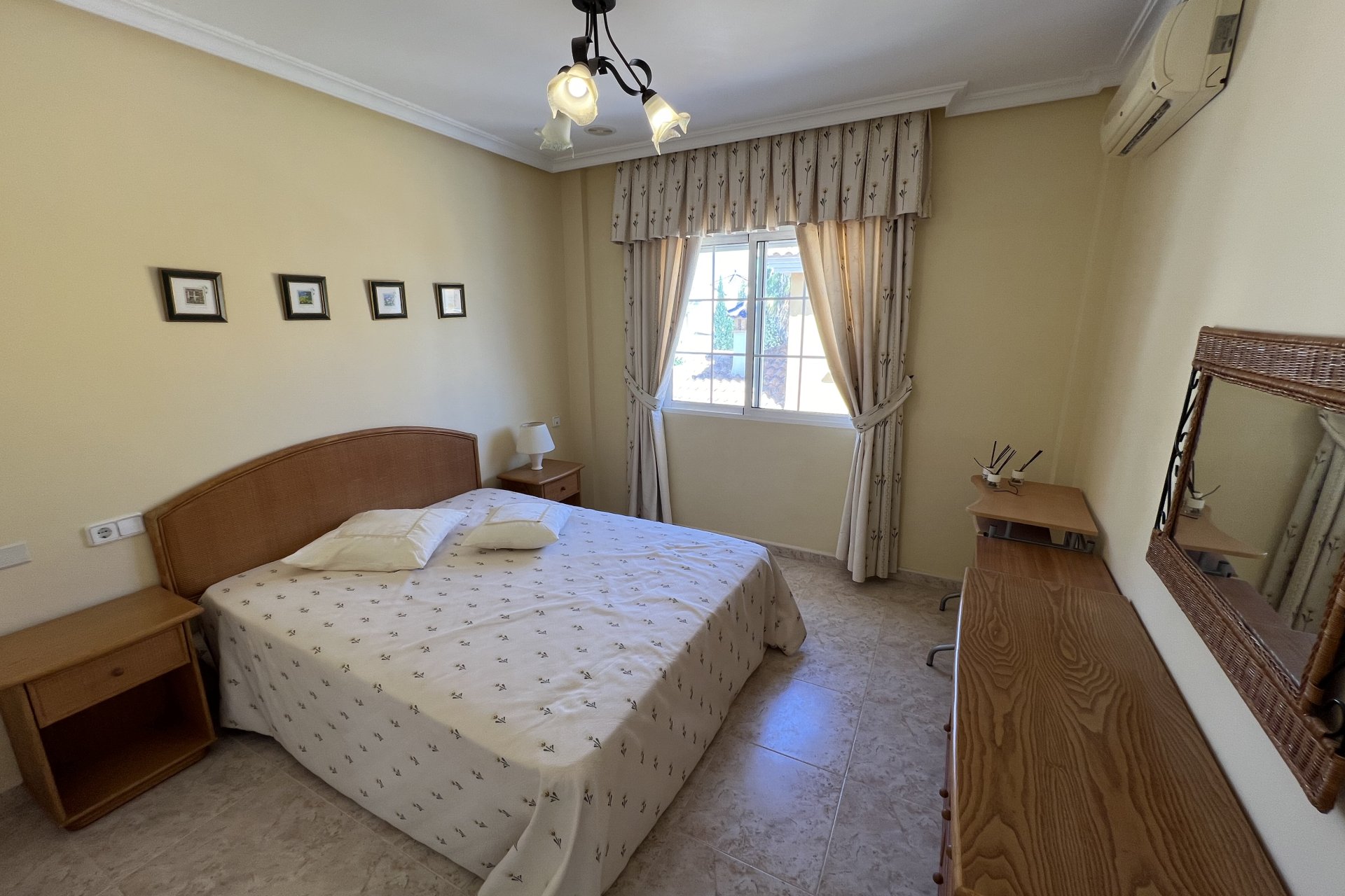 Resale - Villa -
Orihuela Costa - La Zenia