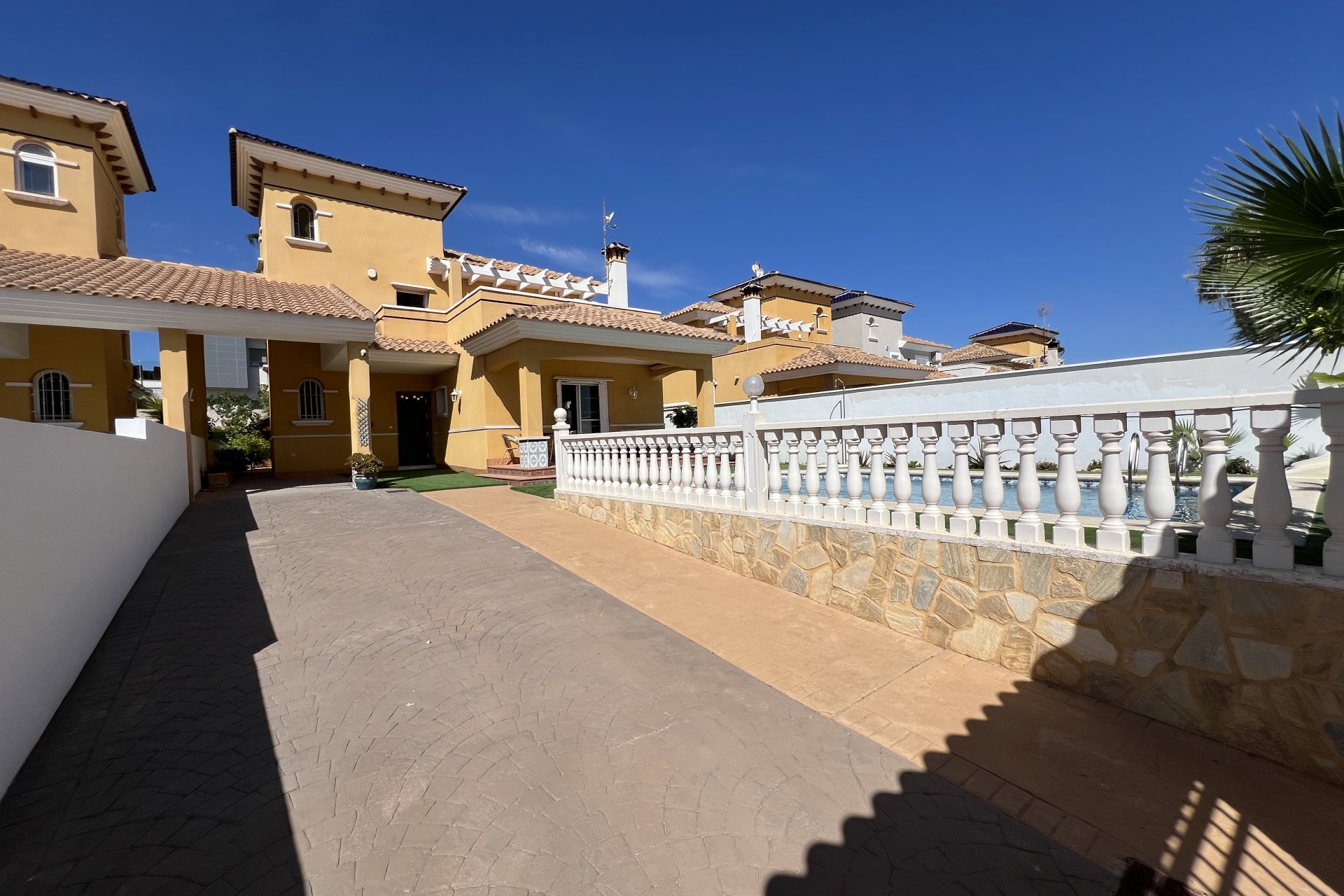 Resale - Villa -
Orihuela Costa - La Zenia