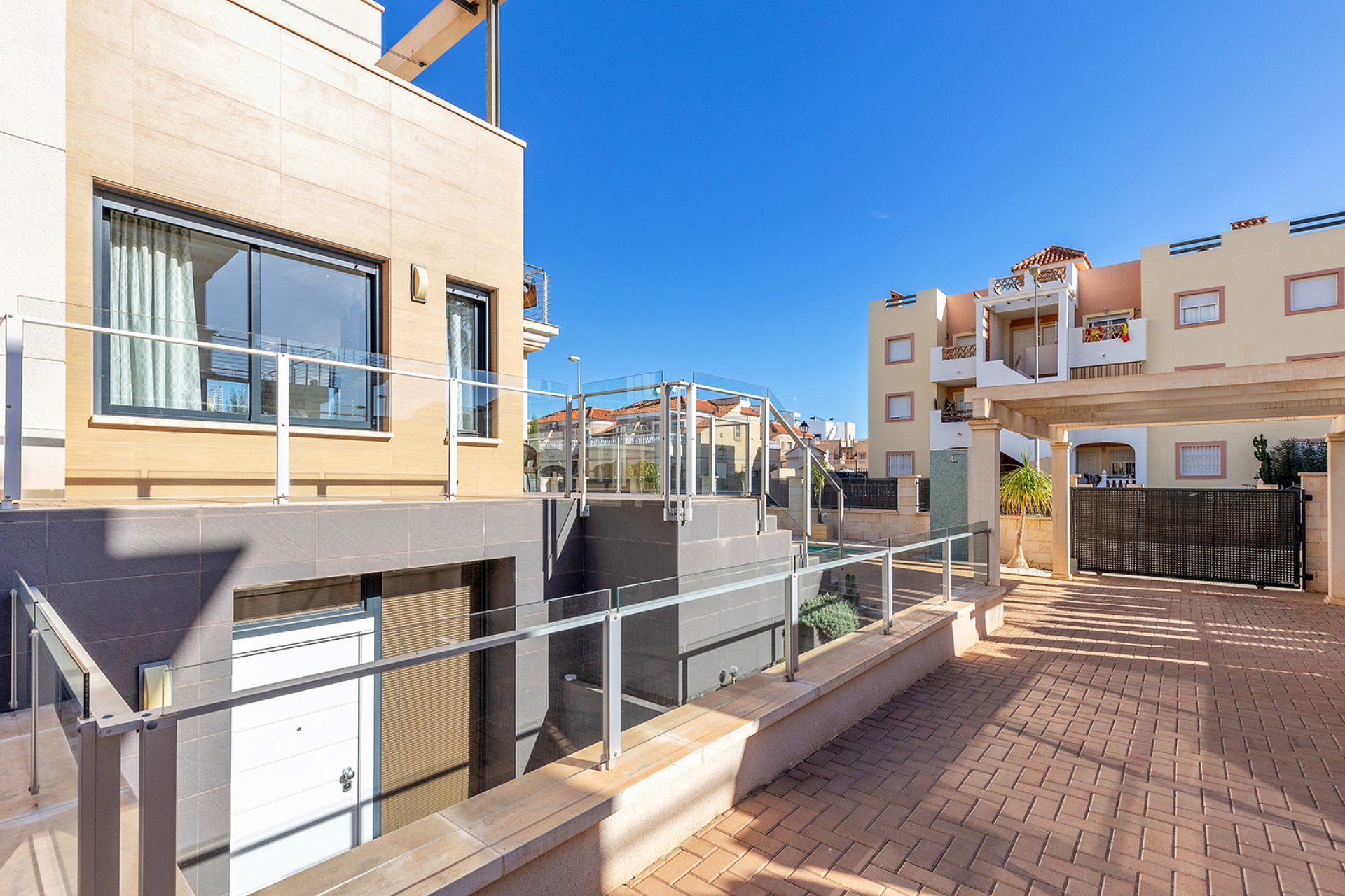 Resale - Villa -
Orihuela Costa - La Zenia