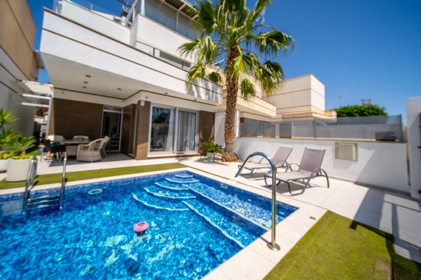 Resale - Villa -
Orihuela Costa - Lomas de Cabo Roig