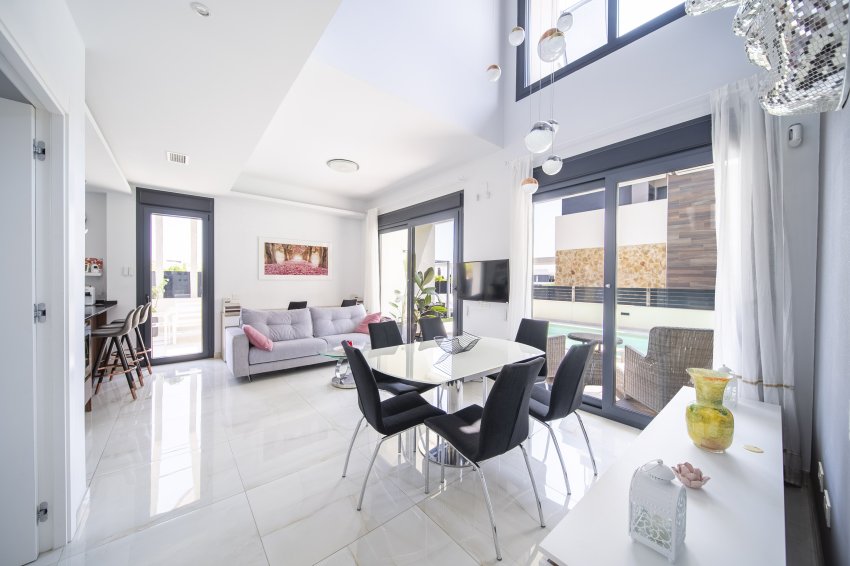 Resale - Villa -
Orihuela Costa - Lomas de Cabo Roig