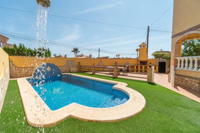 Resale - Villa -
Orihuela Costa - Los Almendros-La Florida