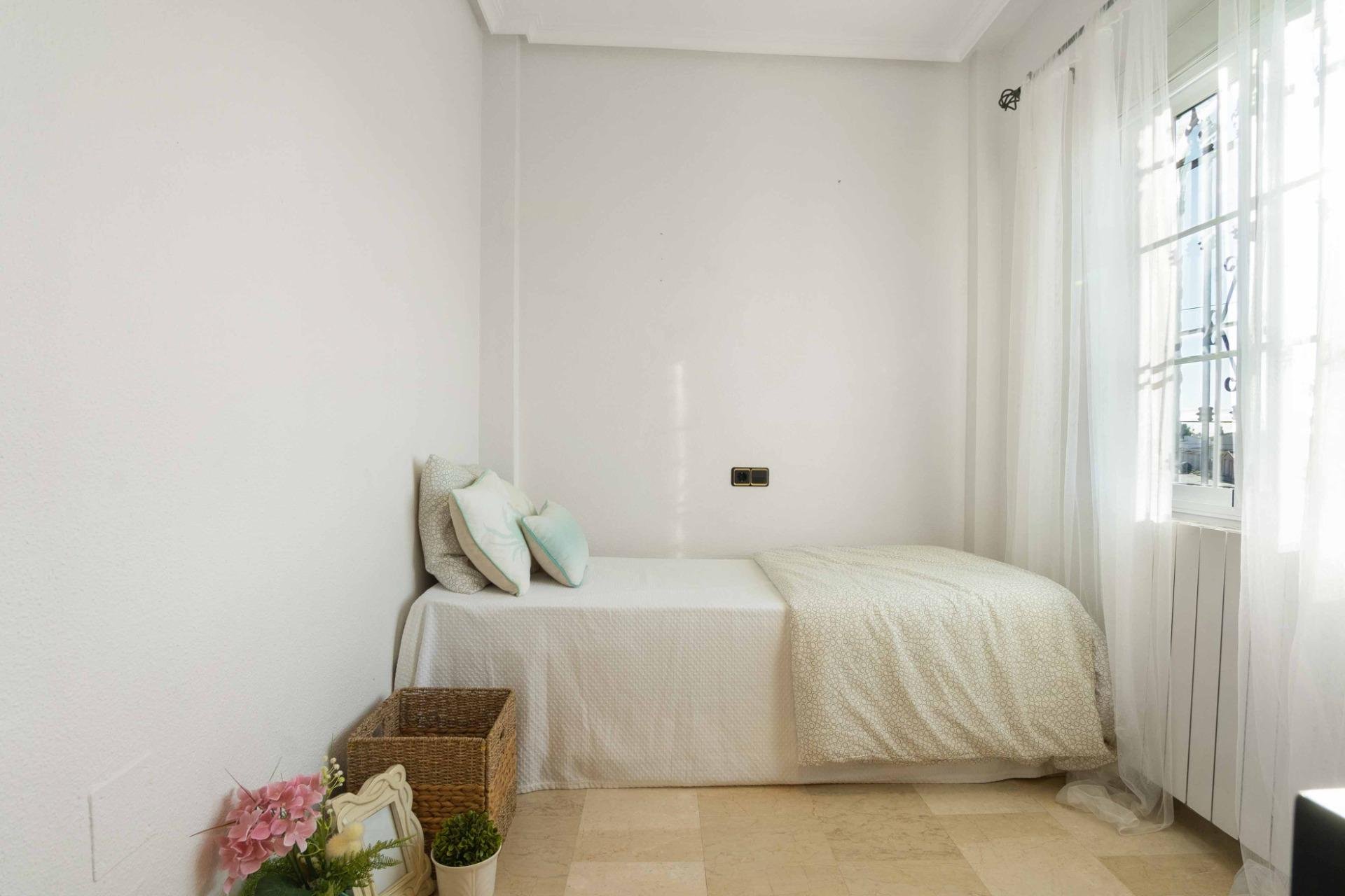 Resale - Villa -
Orihuela Costa - Los Almendros-La Florida