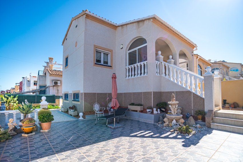 Resale - Villa -
Orihuela Costa - Los Altos