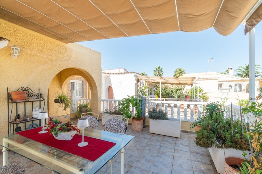 Resale - Villa -
Orihuela Costa - Los Balcones