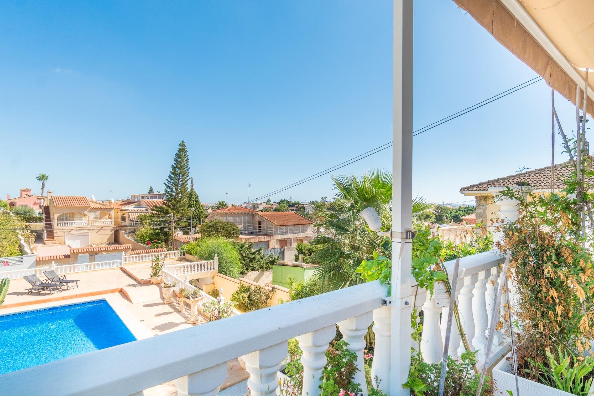 Resale - Villa -
Orihuela Costa - Los Balcones