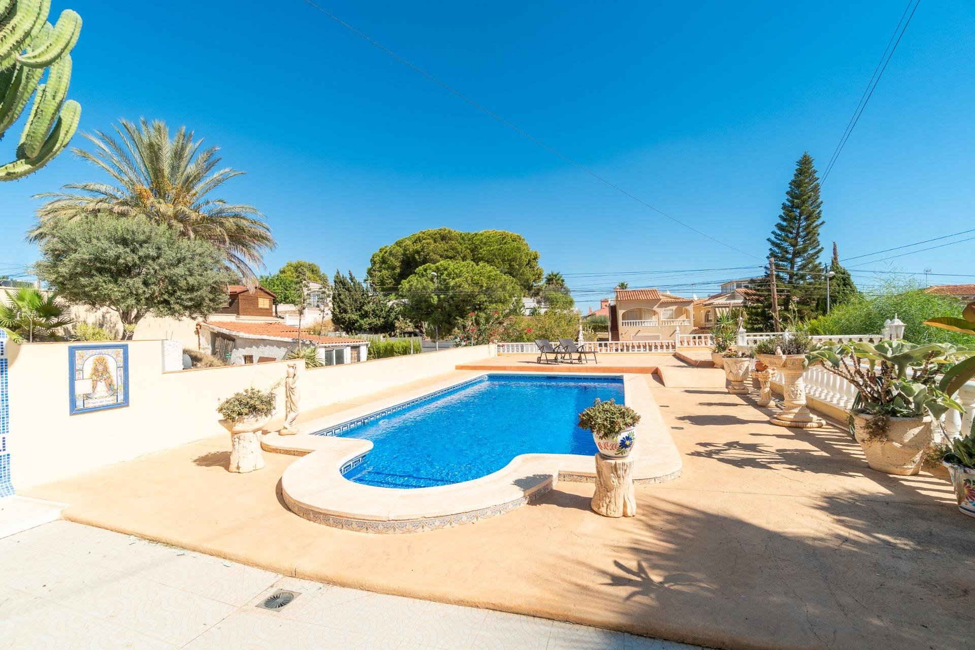 Resale - Villa -
Orihuela Costa - Los Balcones