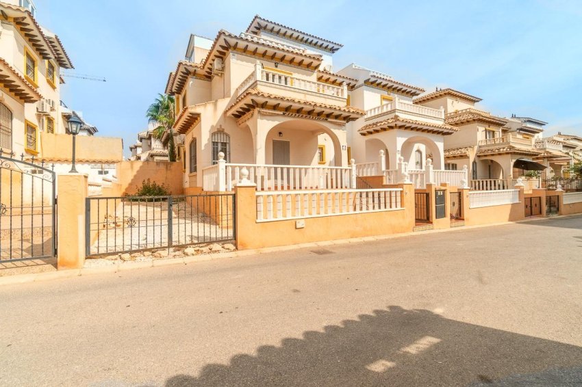 Resale - Villa -
Orihuela Costa - Los Dolses